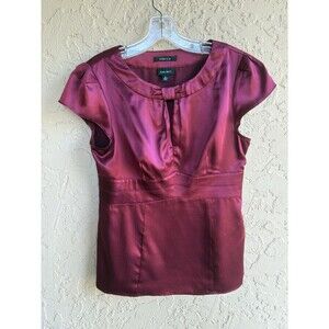 Nine West Sz 8 Fitted Stretch Burgundy Cap Sleeve Woman’s Blouse Key Hole Front